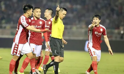 Kỳ lạ: Từ TPHCM đến HAGL đá với Hà Nội đều gặp bất lợi vì trọng tài